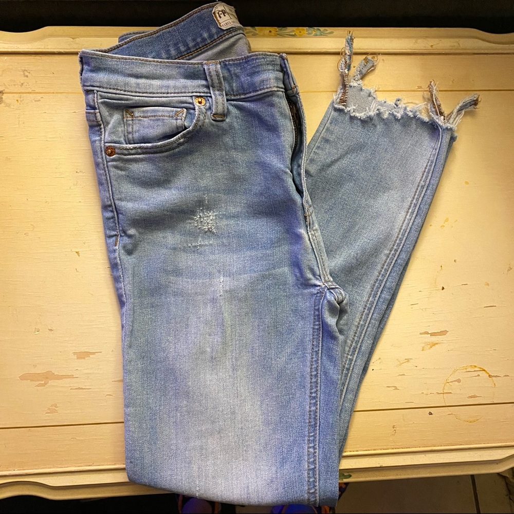 Free People distressed cropped jeans sz 25
